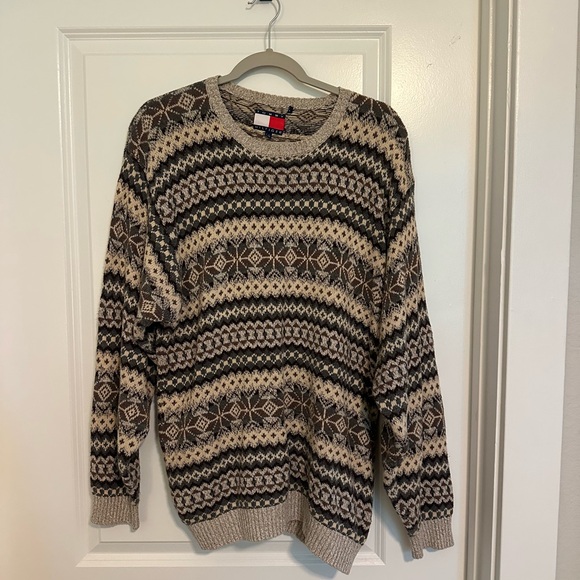 Vintage Tommy Hilfiger Men's Snowflake Holiday Christmas Sweater - Black and Tan - Picture 1 of 3